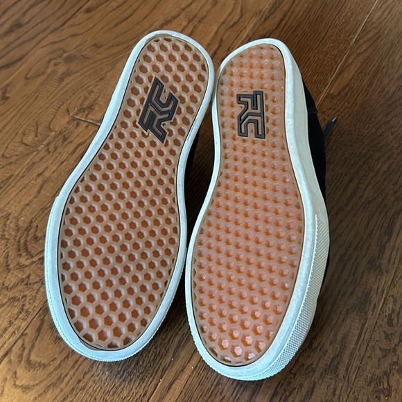 Seriously Nice Shoes - Picture 2 of 7